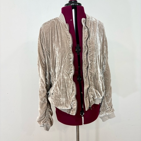 Free People Ruched Velvet Bomber Jacket   sz 8 - Picture 2 of 12